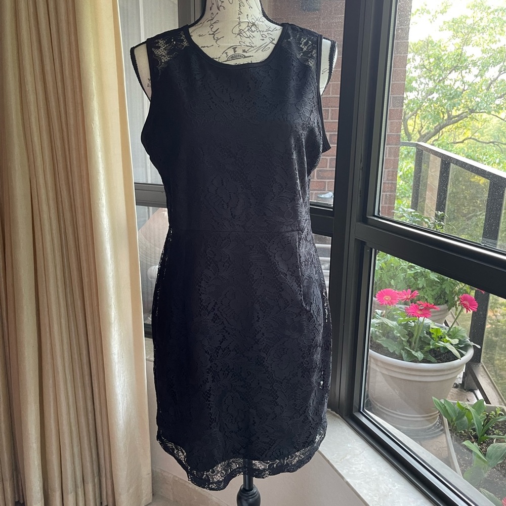 JACK fully lined lace dress with cutouts in lining size L NWOT